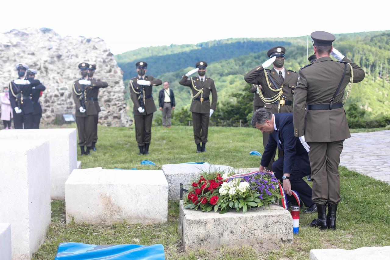 Povodom Dana državnosti na Oltaru domovine položeni su vijenci