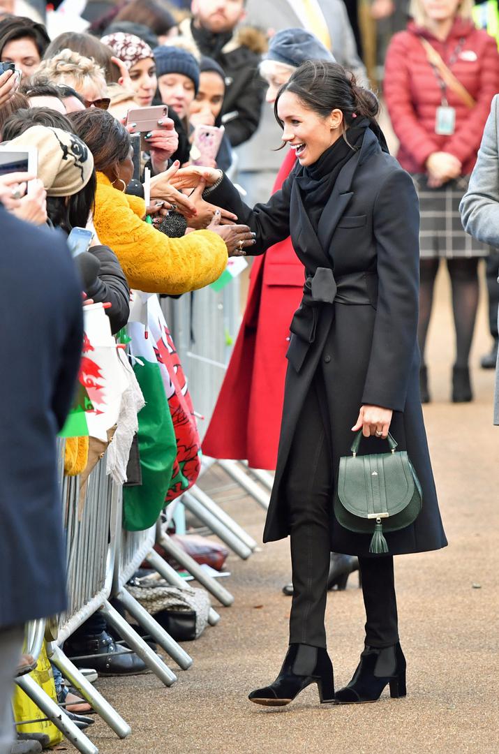 S druge pak strane Meghan je dobila samo pohvale za modni odabir jer je bio besprijekoran, a ovaj put je Meghan birala i britanske dizajnere, što će joj sigurno biti jedan plus. 