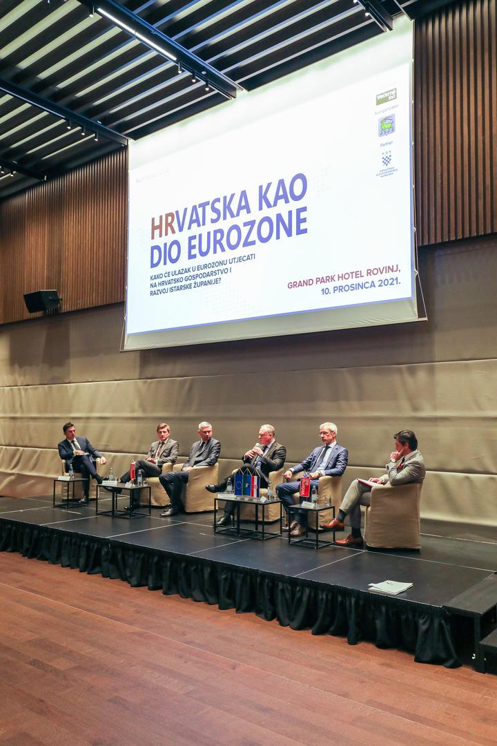 09.12.2021., Rovinj - U organizaciji Vecernjeg lista, te suorganizaciji Istarske zupanije, u Grand Hotelu Park odrzana je konferencija pod nazivom "Hrvatska kakvu trebamo - Hrvatska kao dio Eurozone". Mislav Simatovic, potpredsjednik Vlade i ministar financija Zdravko Maric, Boris Miletic, Marko Remenar, guverner Hrvatske narodne banke Boris Vujcic, Andrej Grubisic Photo: Srecko Niketic/PIXSELL