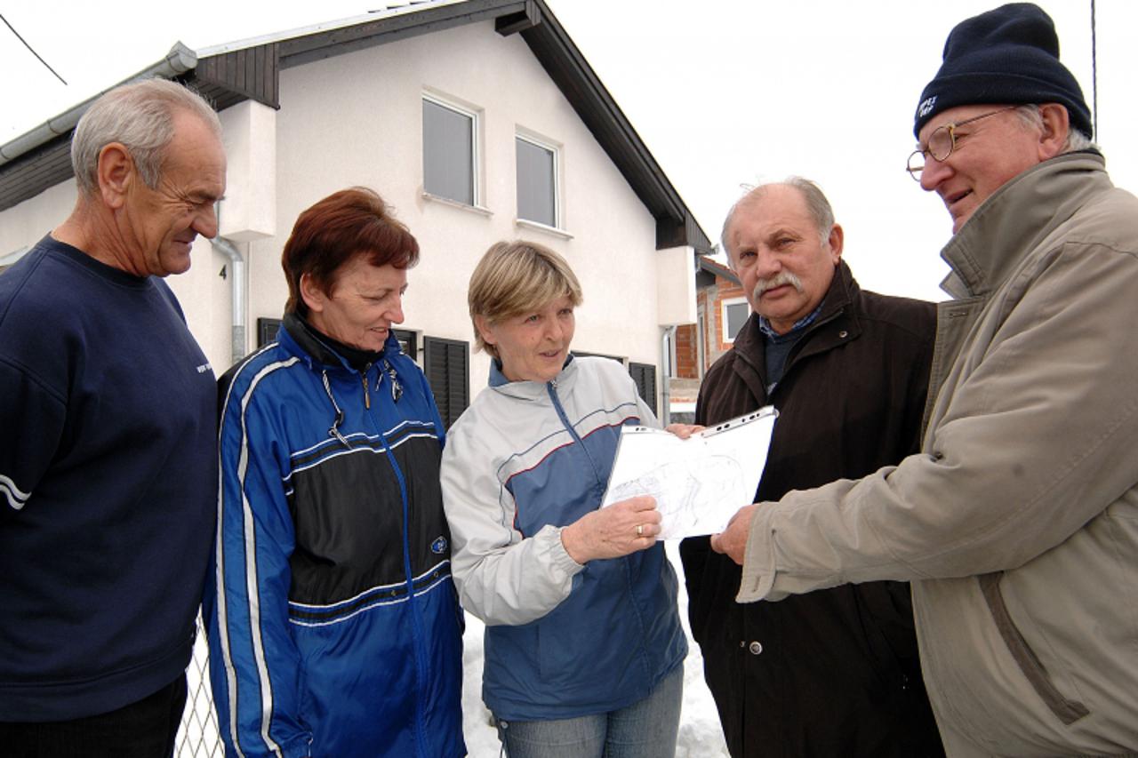 'VARAZDIN/MEDJIMURJE- 11.03.10., Totovec, Hrvatska- Stanovnici prigradskog naselja Totovec, traze naknadu od GP CAKOM zbog smrada od obliznjeg deponija smeca. Photo: Vjeran Zganec Rogulja/PIXSELL'