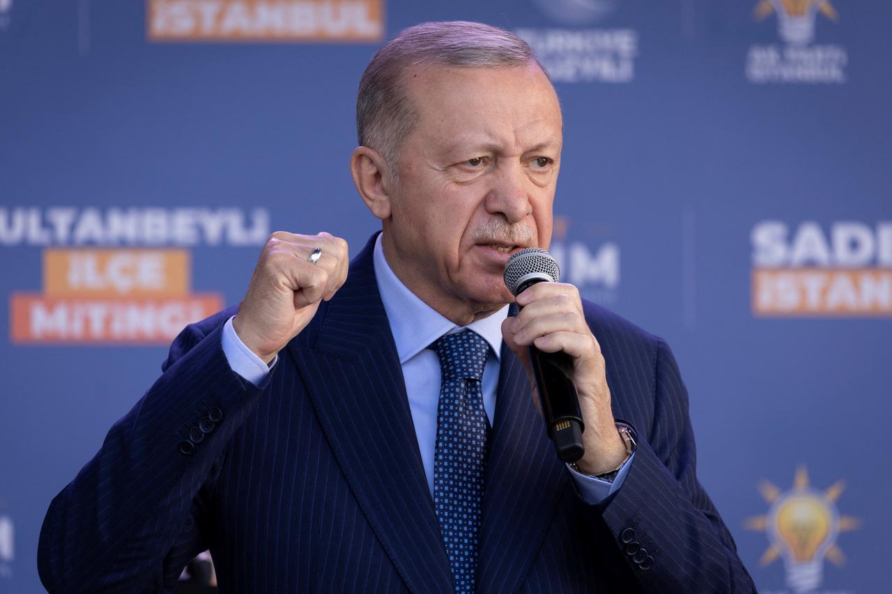 Turkish President Erdogan addresses his supporters ahead of the local elections in Istanbul