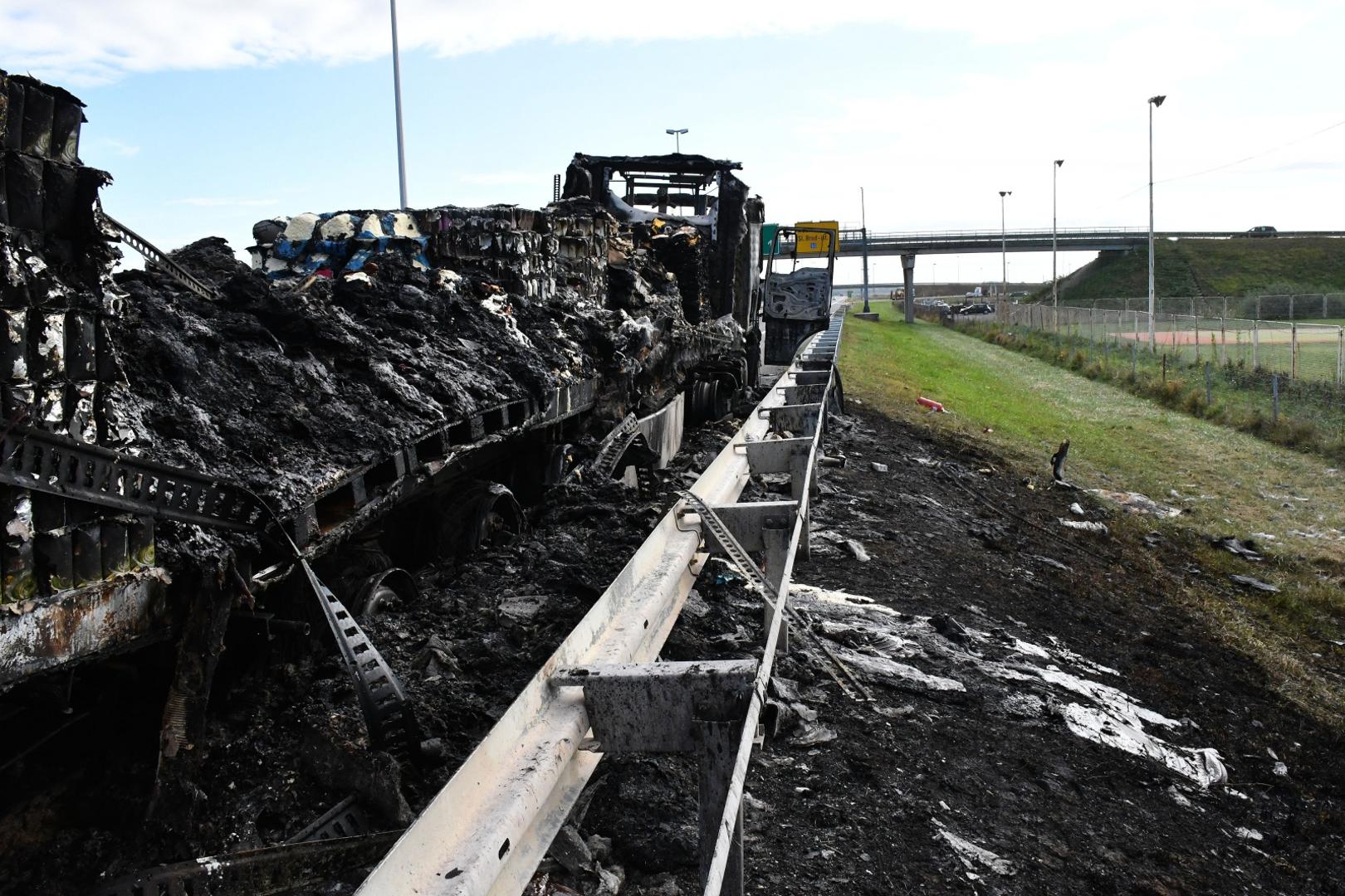 24.09.2020., Slavonski Brod - Kamion bugarskih registracija pun cokolade u prahu i maslaca zapalio se i u potpunosti izgorio  na autocesti A3 kod Slavonskog Broda. .
Photo: Ivica Galovic/PIXSELL