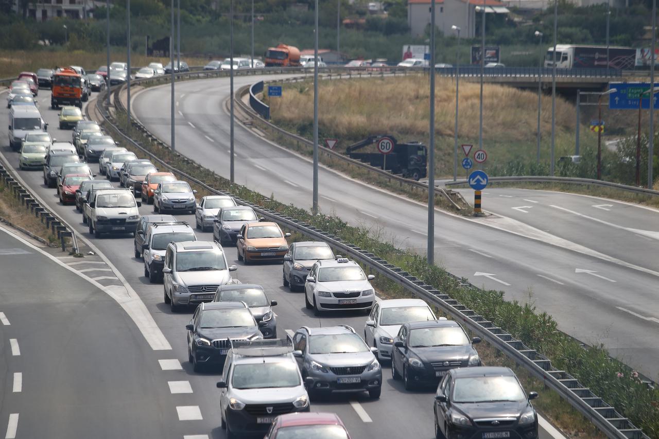 Velike gužve na prometnica prema Splitu i Solinu