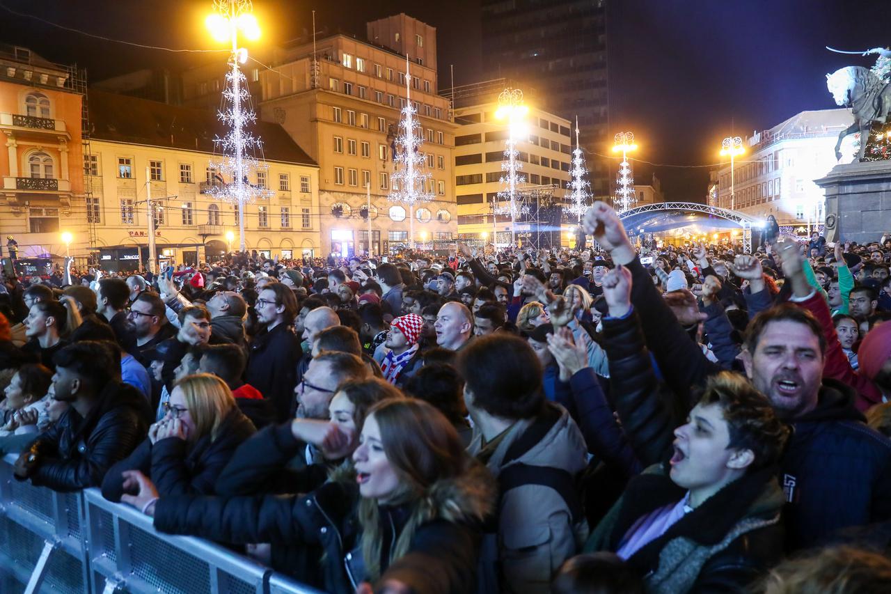 Zagreb: Atmosfera na dočeku nove 2024. godine na Trgu bana Jelačića