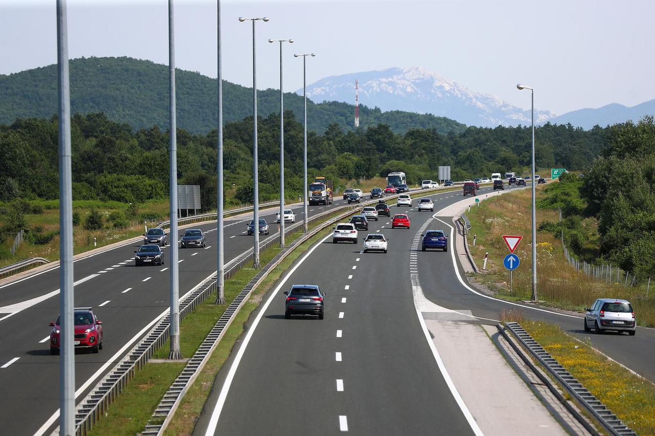 Gospić: Pojačani promet na autocesti A1 u oba smjera