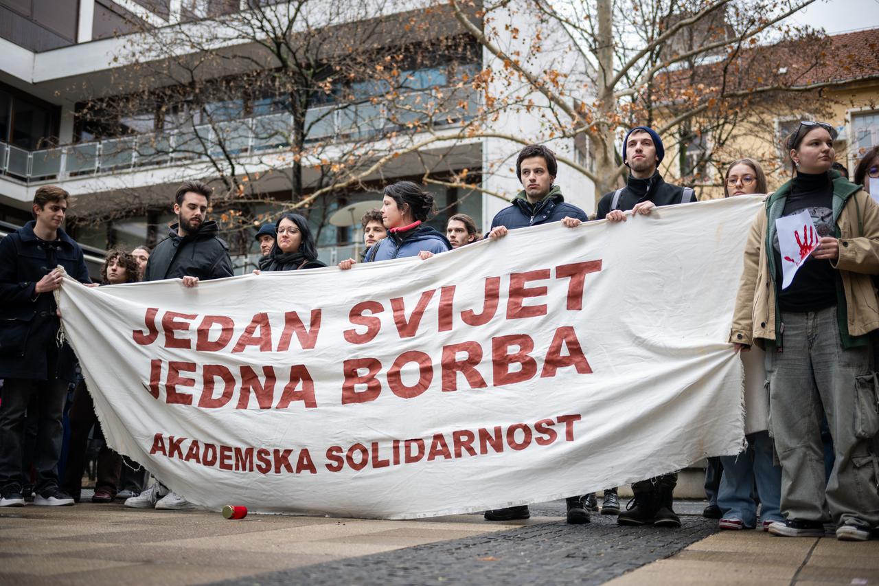 Zagreb: Prosvjed studenata u znak solidarnosti sa studentim koji prosvjeduju u Srbiji