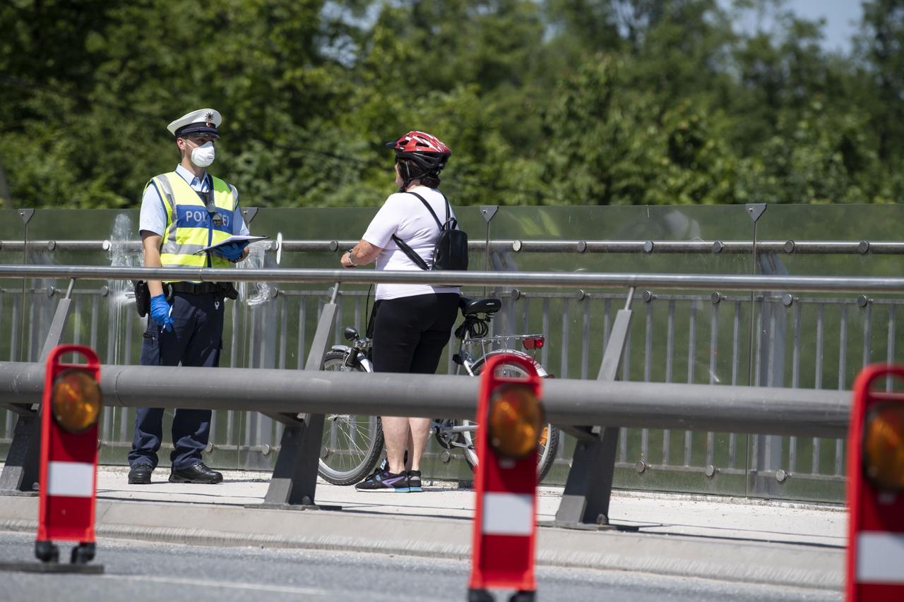 Border controls at German-Austrian.