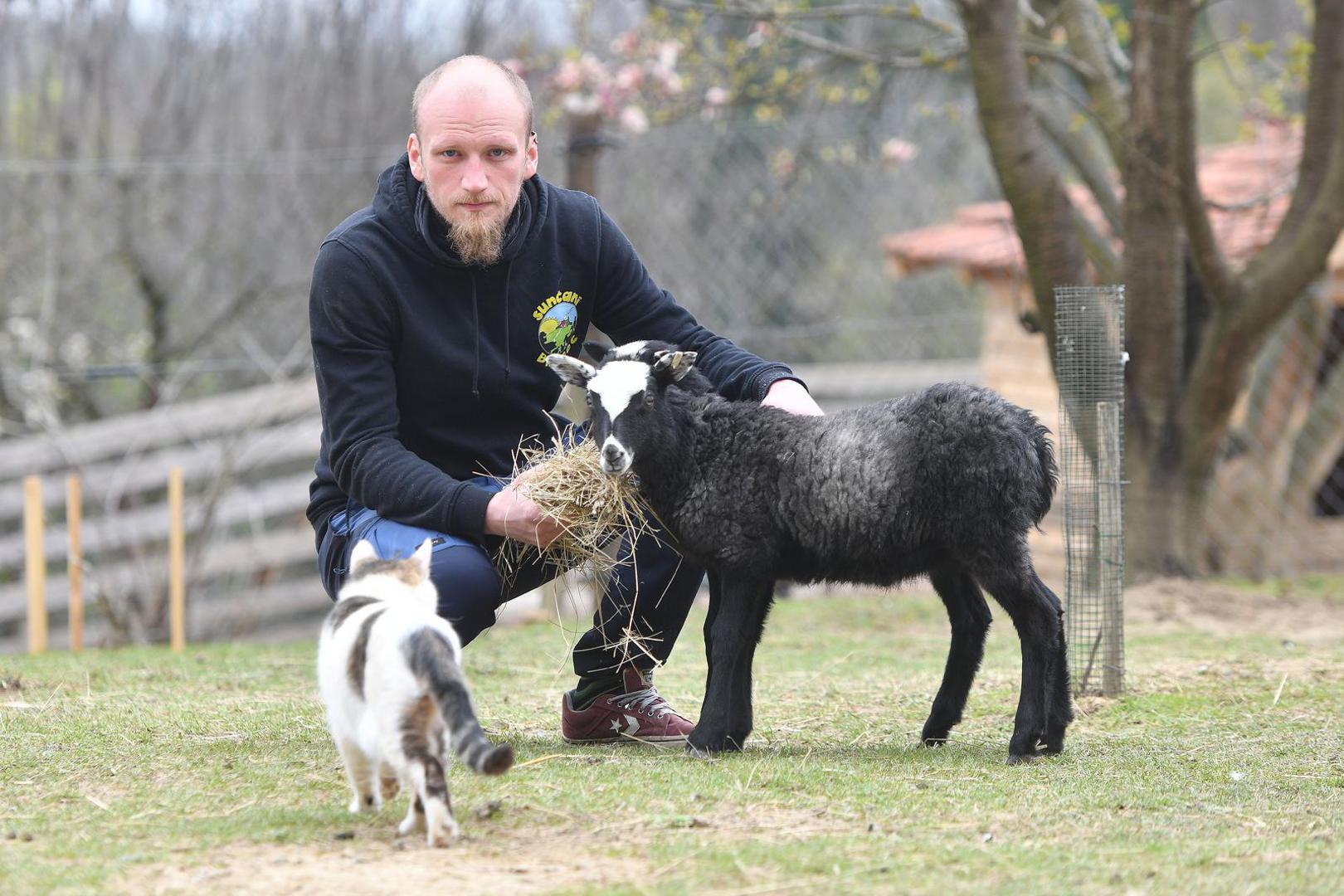 07.04.2023., Pescenica Vinicka - Nikola Bosak, vlasnik utocista za farmske zivotinje Suncani Bregec. Photo: Vjeran Zganec Rogulja/PIXSELL