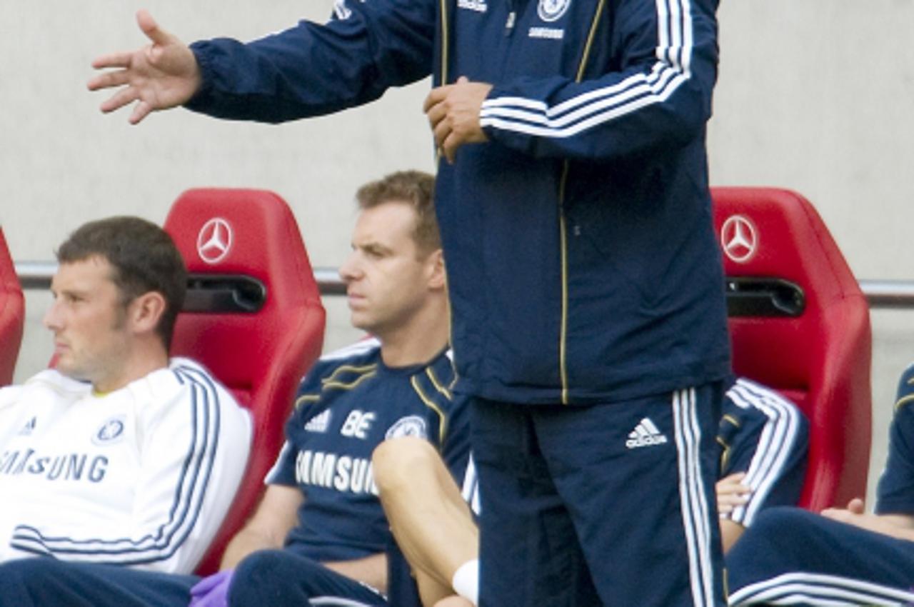 'Chelsea\'s coach Carlo Ancelotti gestures during their friendly soccer match against Ajax Amsterdam in Amsterdam July 23, 2010. REUTERS/Toussaint Kluiters/United Photos (NETHERLANDS - Tags: SPORT SOC