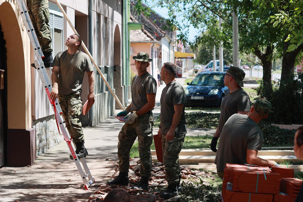 Vojska pristigla u Bošnjake kako bi pomogla ljudima čije su kuće stradale u nevremenu