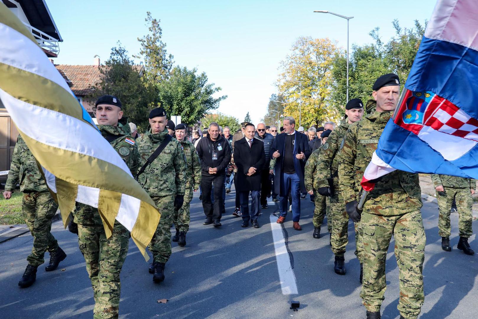 18.11.2023. Vukovar - Pod geslom "Vukovar - moj izbor i u dobru i u zlu" u Vukovaru se obiljezava 32. godisnjica vukovarske tragedije i stradanja u Domovinskom ratu. Kolona sjecanja koju predvode hrvatski branitelji Vukovara zajedno s clanovima obitelji poginulih, nestalih, ubijenih, nasilno odvedenih i umrlih hrvatskih branitelja Vukovara na celu s pripadnicima Hrvatskih obrambenih snaga koji su branili Vukovar. Branko Borkovic. Photo: Emica Elvedji/PIXSELL