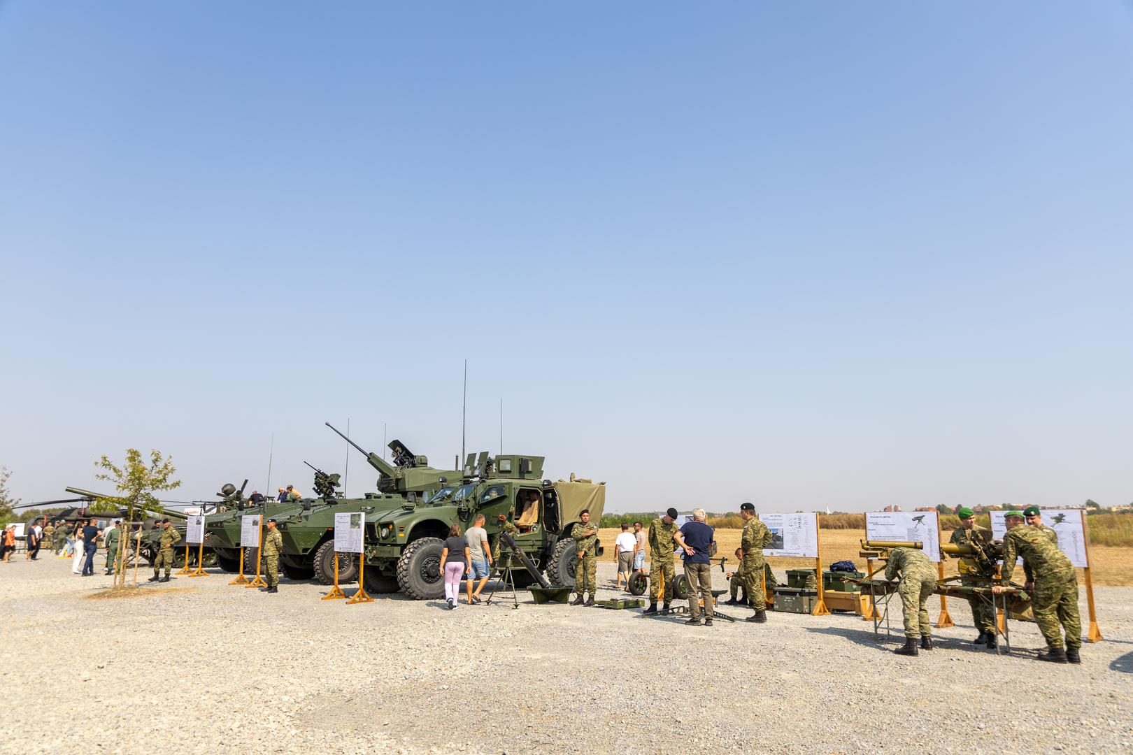 U sklopu održavanja sajma, zainteresiranim posjetiteljima pripadnici Hrvatske vojske pokazat će helikoptere "Black Hawk" i "Kiowa Warrior", borbena oklopna vozila "Patria", tenk M84, vozila MRAP i MAX PRO, novi protuoklopni zračni sustav "Mistral" te drugu borbenu i neborbenu tehniku iz sastava Oružanih snaga RH.
