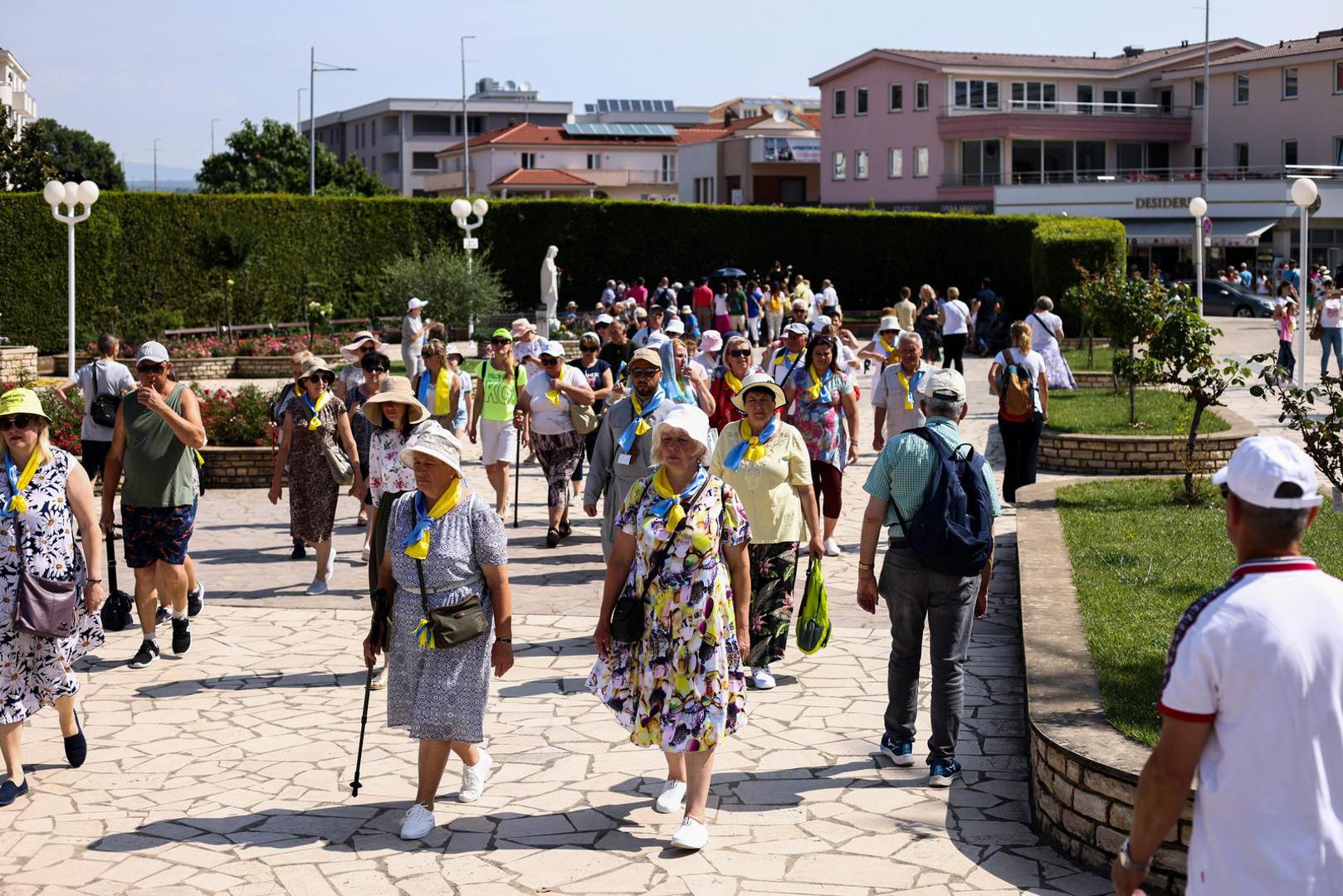 24.06.2023 Medjugorje, Bosna i Hercegovina - Hodocasnici iz cijeloga svijeta pristizu u Medjugorje kako bi nazocili 42. godisnjici Gospinog ukazanja. Photo: Denis Kapetanovic/PIXSELL