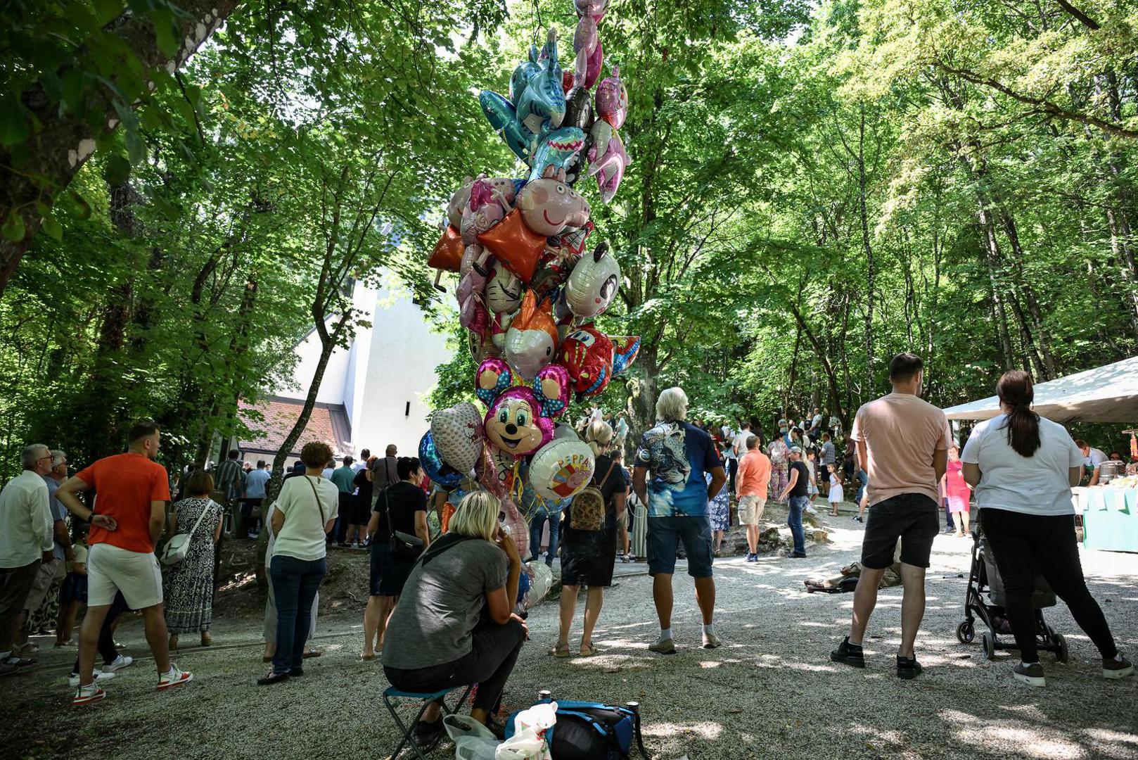 Aninovo se tradicionalno u samoborskom kraju slavi posebno svečano, u kapeli svete Ane na Anindolu. Svečano obilježavanje počelo je još u petak na sam blagdan svetog Joakima i svete Ane, roditelja Blažene Djevice Marije. U petak su u kapeli bile svečane euharistije.