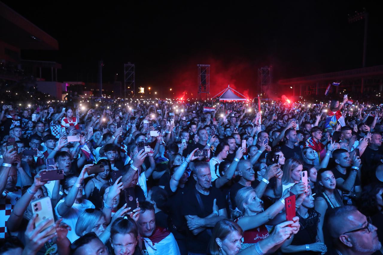 Dugopolje: Thompson održao koncert na prepunom stadionu Hrvatskih vitezova