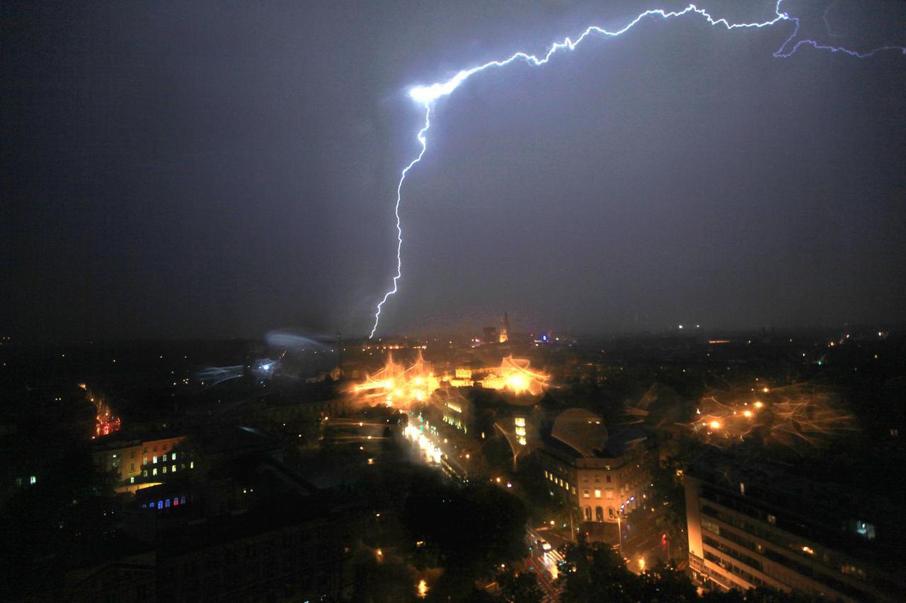 Zagreb: Grad u ve?ernjim satima zahvatilo nevrijeme s kišom i grmljavinom