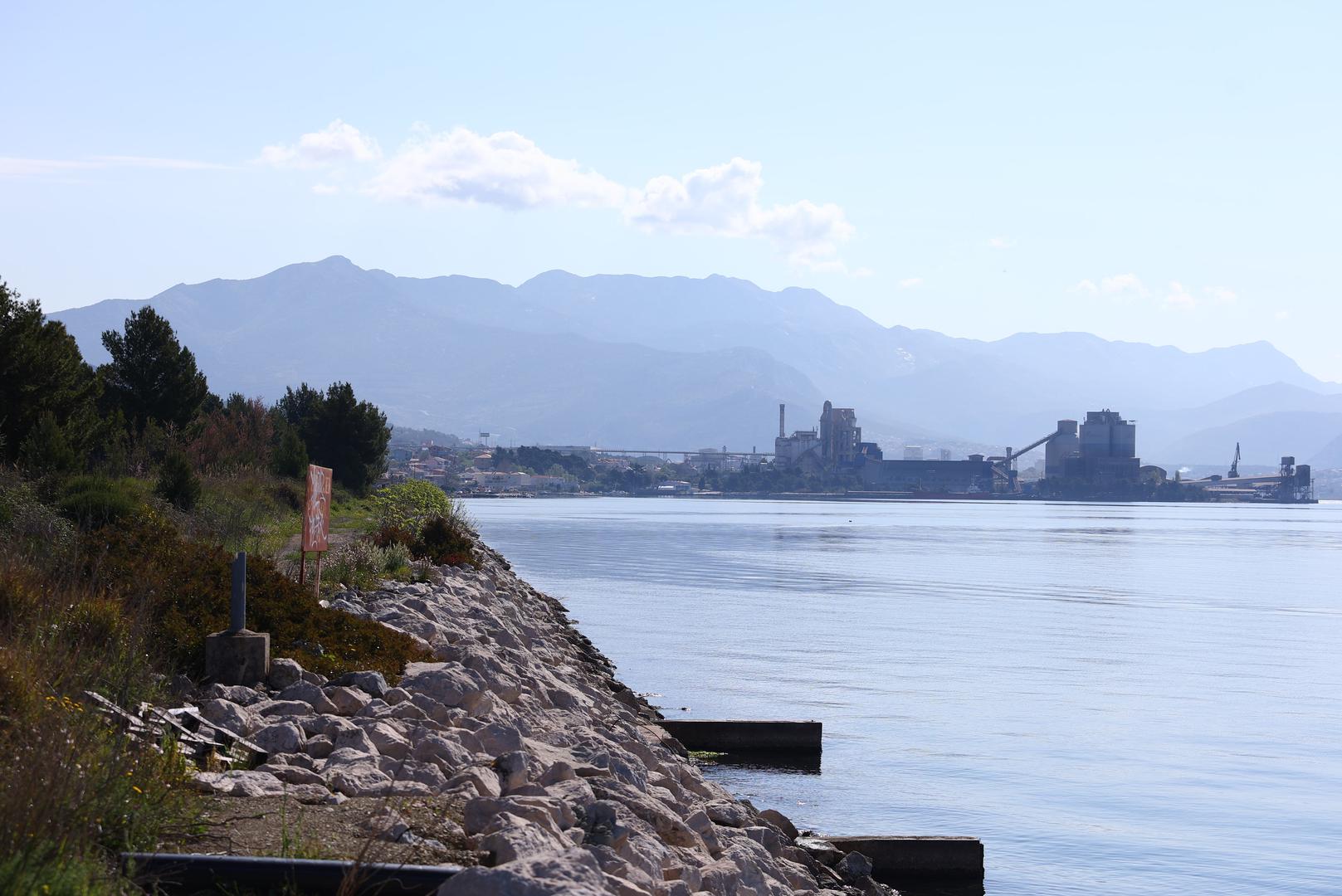 20.04.2023., Split - Deponij radioaktivne sljake na lokaciji nekadašnje tvornice Jugovinil u Kastel Sucurcu. Photo: Miroslav Lelas/PIXSELL