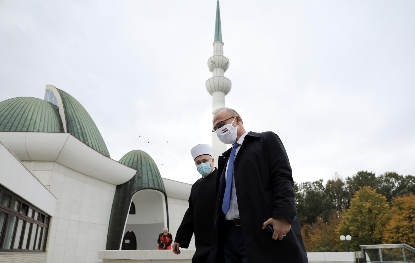 27.10.2020., Zagreb - Ministar vanjskih i europskih poslova Gordan Grlic Radman na radnom sastanku  s predsjednikom Mesihata Islamske zajednice u Hrvatskoj muftijom Azizom ef. Hasanovicem
Photo: Emica Elvedji/PIXSELL