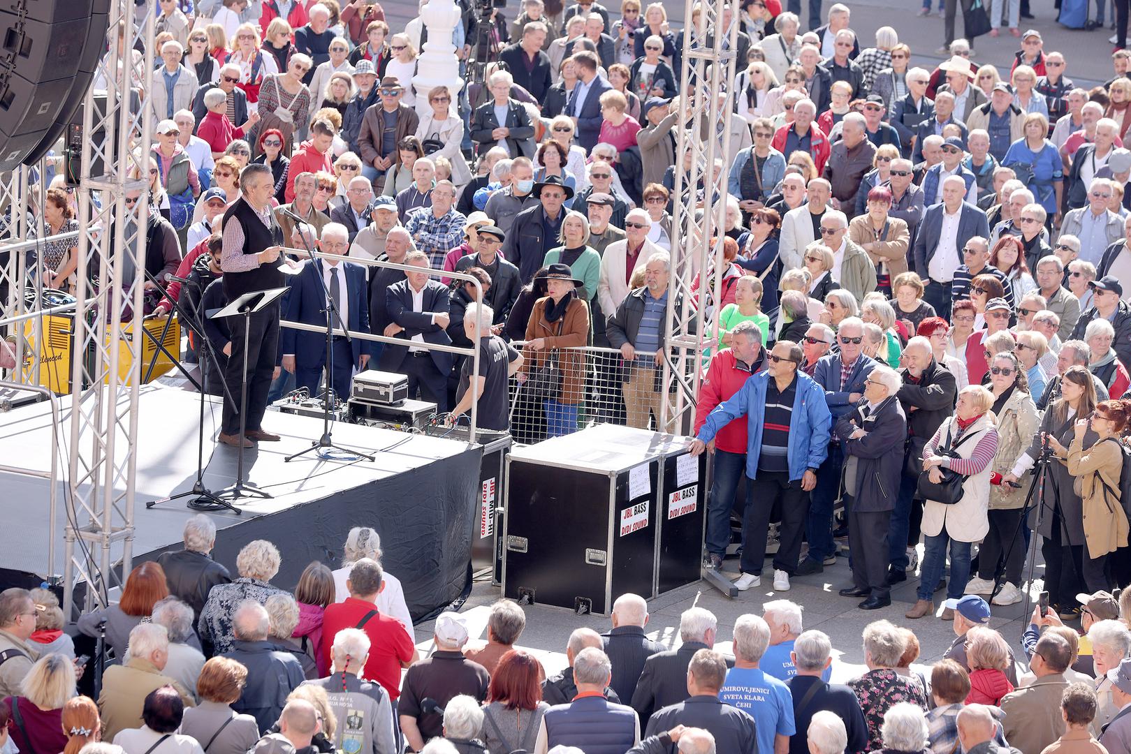 01.10.2024., Zagreb - Na Trgu bana Jelacica odrzan je prosvjed umirovljenika "Protiv siromastva" u organizaciji Bloka umirovljenici zajedno (BUZ). Photo: Patrik Macek/PIXSELL