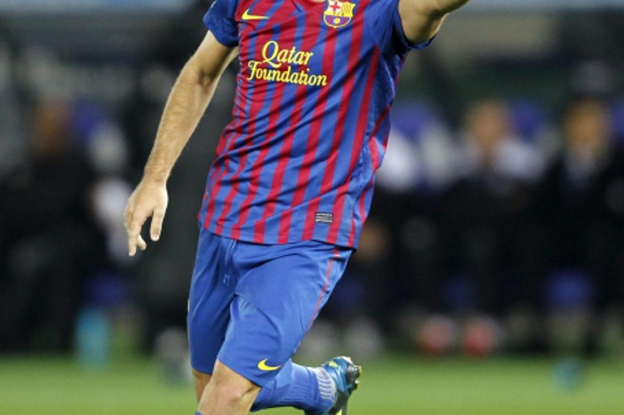 'Xavi of Spain\'s Barcelona celebrates after scoring against Brazil\'s Santos during their Club World Cup final soccer match in Yokohama, south of Tokyo December 18, 2011.   REUTERS/Kim Kyung-Hoon (JA