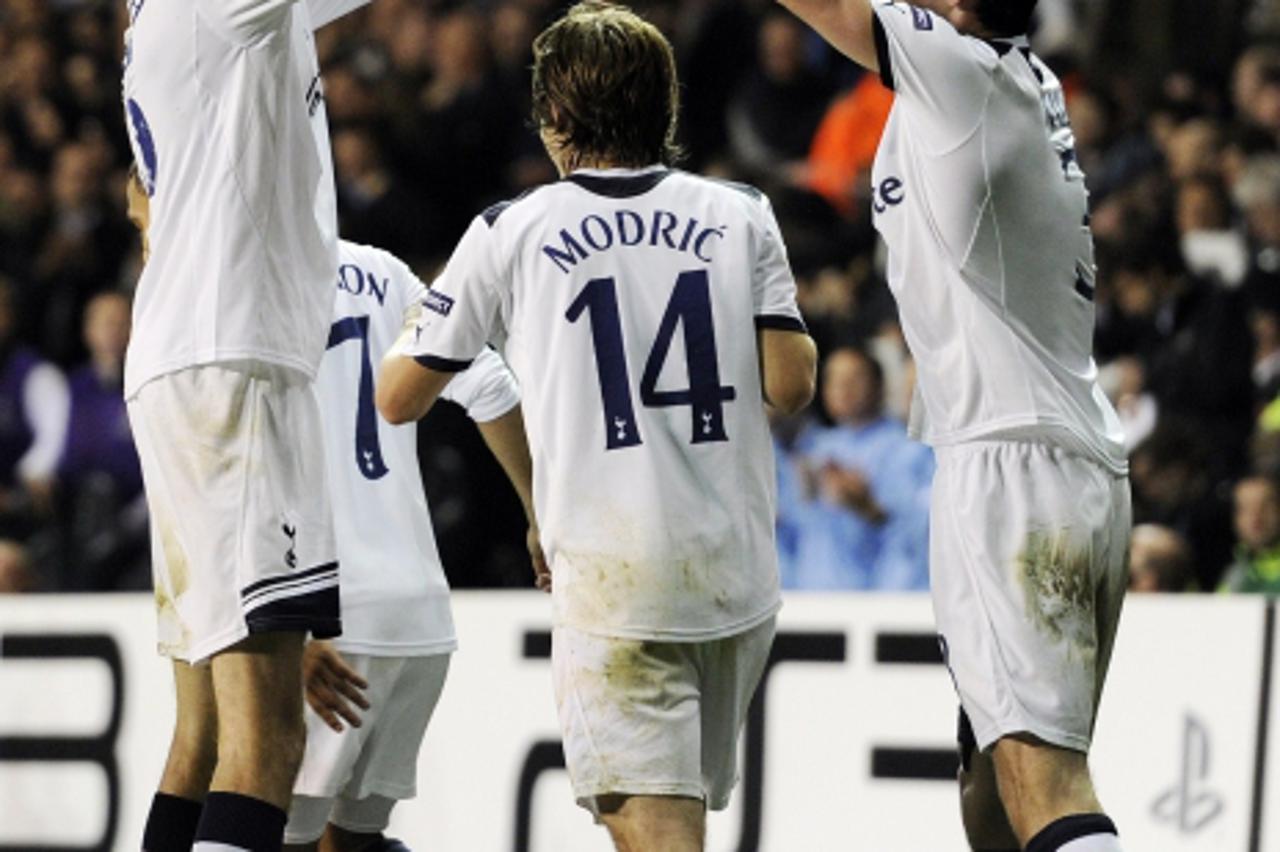 'Tottenham Hotspur\'s English striker Peter Crouch (L) celebrates the second goal with Welsh defender Gareth Bale (R) during their UEFA Champions League group A match against Inter Milan at White Hart