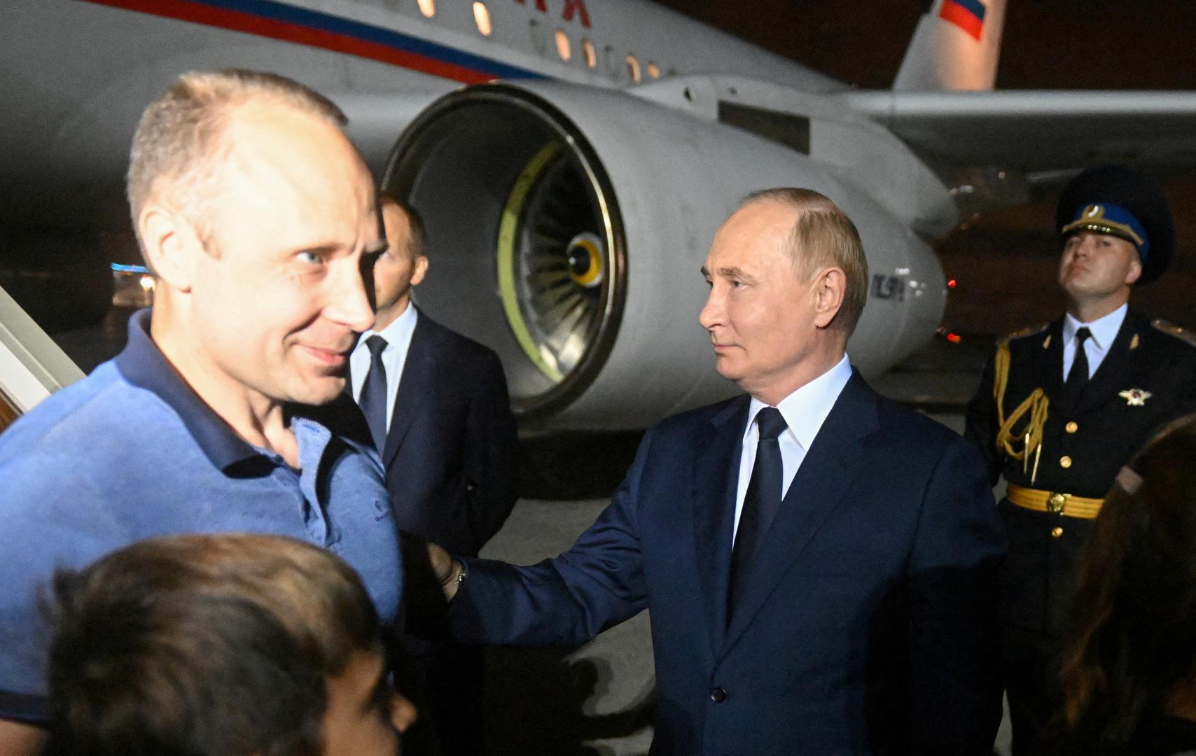 FILE PHOTO: Russia's President Vladimir Putin welcomes Russian national Artyom Dultsev, who was released in a prisoner exchange between Russia with Western countries, during a ceremony at Vnukovo International Airport in Moscow, Russia August 1, 2024. Sputnik/Mikhail Voskresensky/Pool via REUTERS ATTENTION EDITORS - THIS IMAGE WAS PROVIDED BY A THIRD PARTY./File Photo Photo: MIKHAIL VOSKRESENSKY/REUTERS