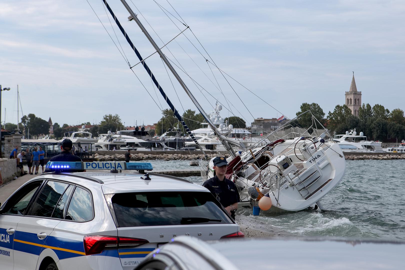 08.08.2024., Zadar - Nakon nevremena koje je nocas pogodilo Zadar nasukala se jedrilica. Photo: Sime Zelic/PIXSELL