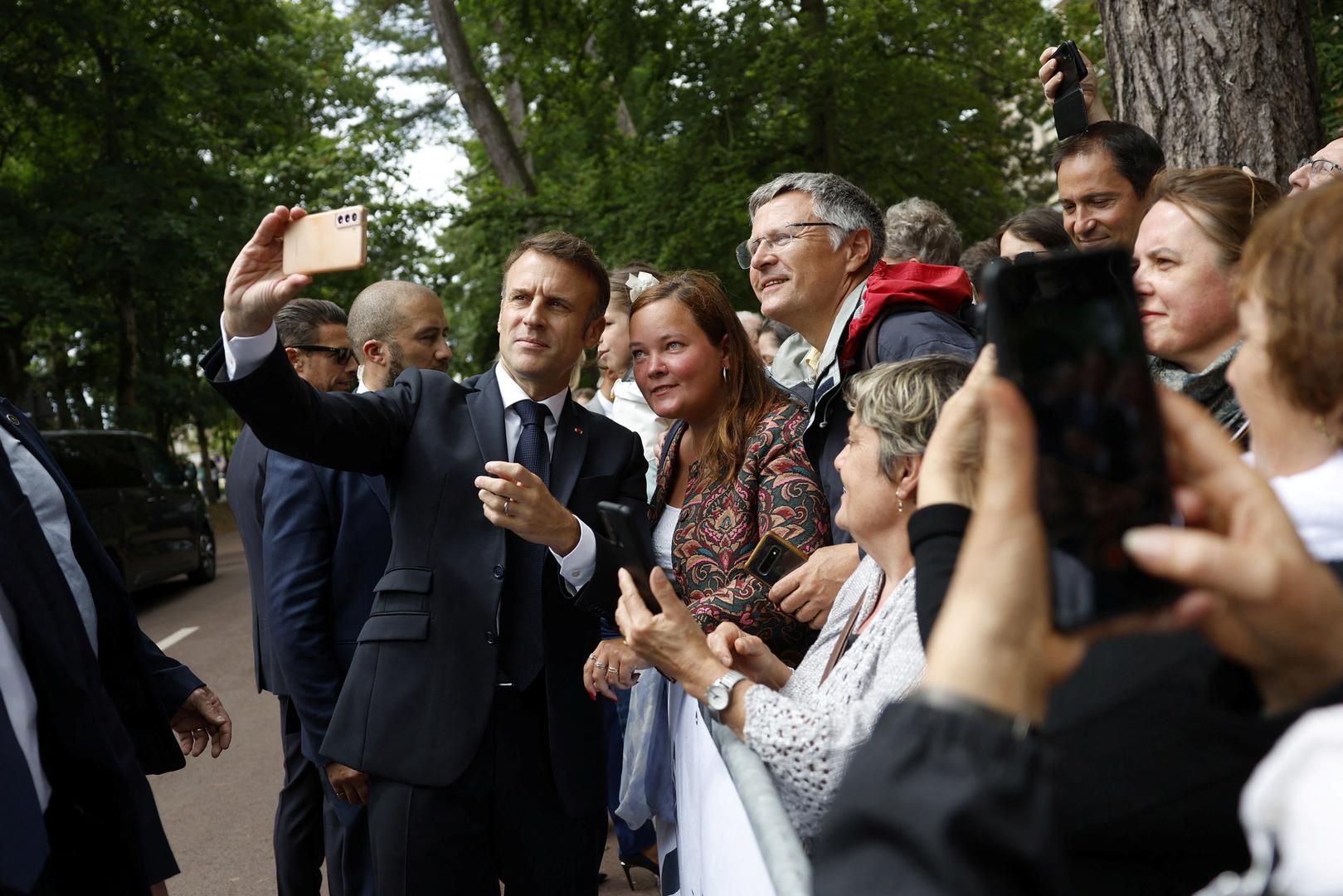 French President Emmanuel Macron (L) greets supporters after casting his vote in the second round of French parliamentary elections at a polling station in Le Touquet-Paris-Plage, France, 07 July 2024. MOHAMMED BADRA/Pool via REUTERS Photo: MOHAMMED BADRA / POOL/REUTERS