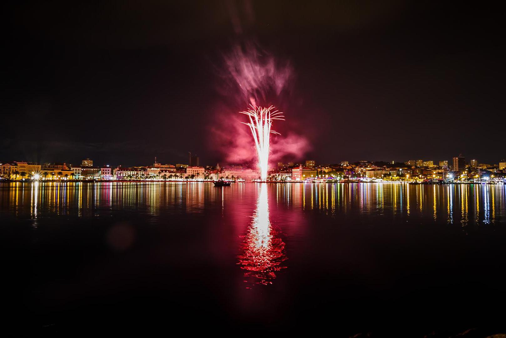 07.05.2022., Split - Vatromet na zavrsetku proslave sv Dujma. Danas je grad Split proslavio svog nebeskog zastitnika sv Dujma te je na kraju koncerta odrzan vatromet. 

 Photo: Zvonimir Barisin/PIXSELL