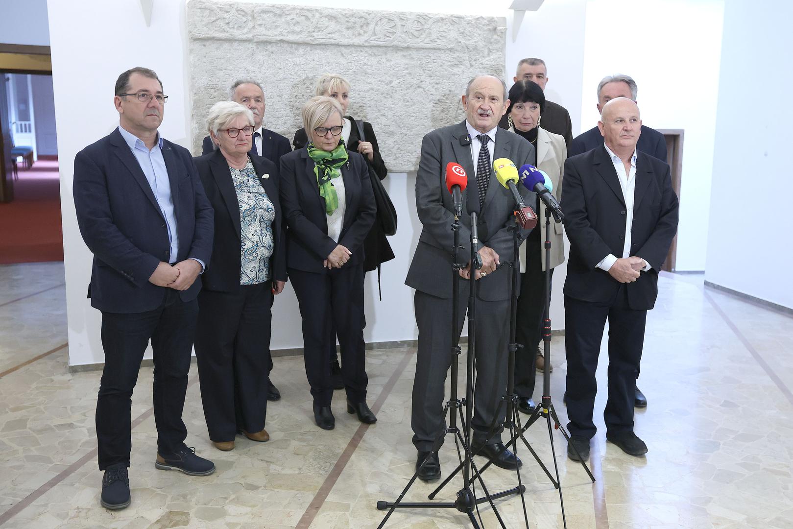 23.04.2024., Zagreb - Hrvatska stranka umirovljenika predala je kandidacijsku listu za Europski parlament Drzavnom izbornom povjerenstvu u Hrvatskom saboru.

 Photo: Patrik Macek/PIXSELL