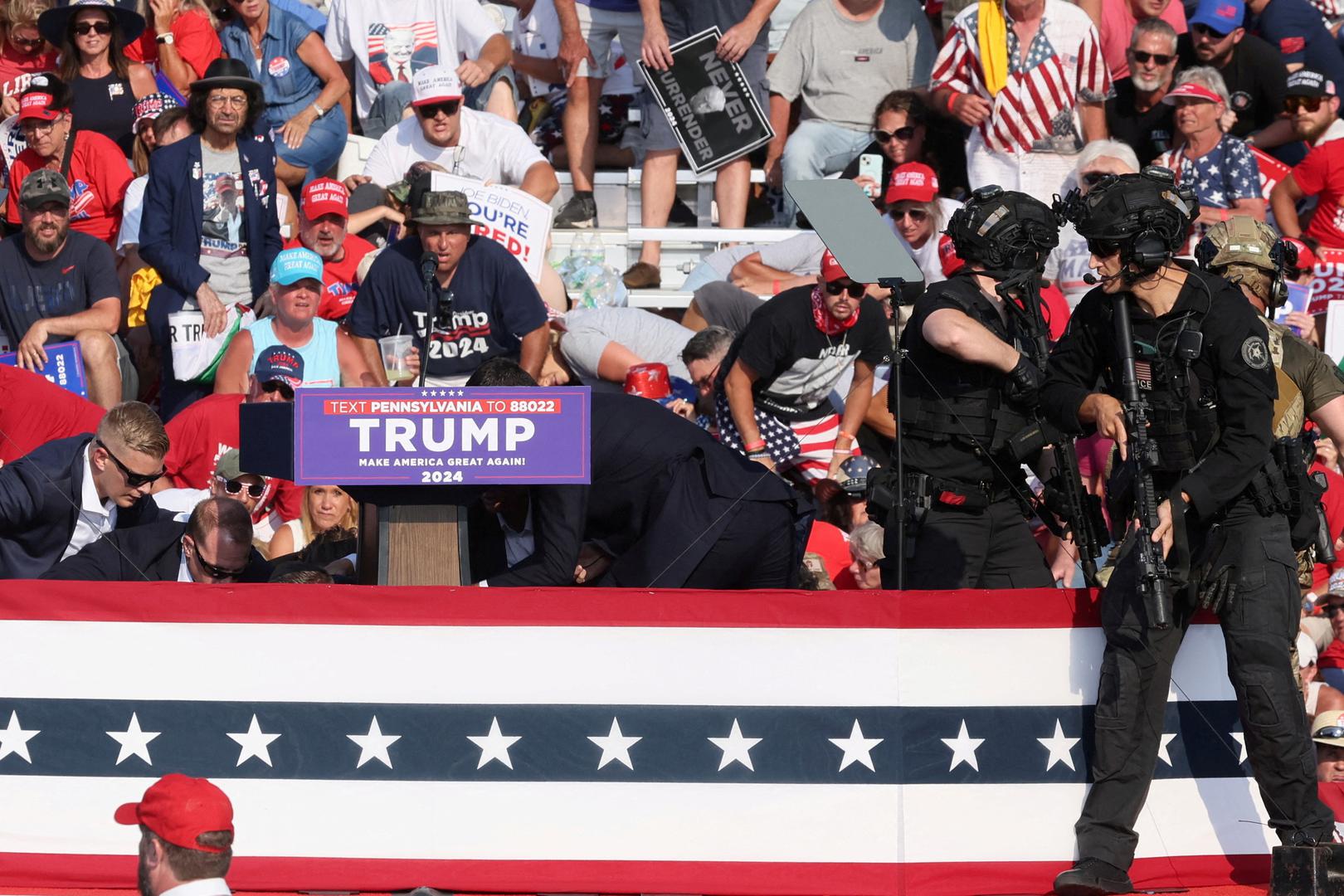 Republican presidential candidate and former U.S. President Donald Trump is assisted by U.S. Secret Service personnel after gunfire rang out during a campaign rally at the Butler Farm Show in Butler, Pennsylvania, U.S., July 13, 2024. REUTERS/Brendan McDermid Photo: BRENDAN MCDERMID/REUTERS