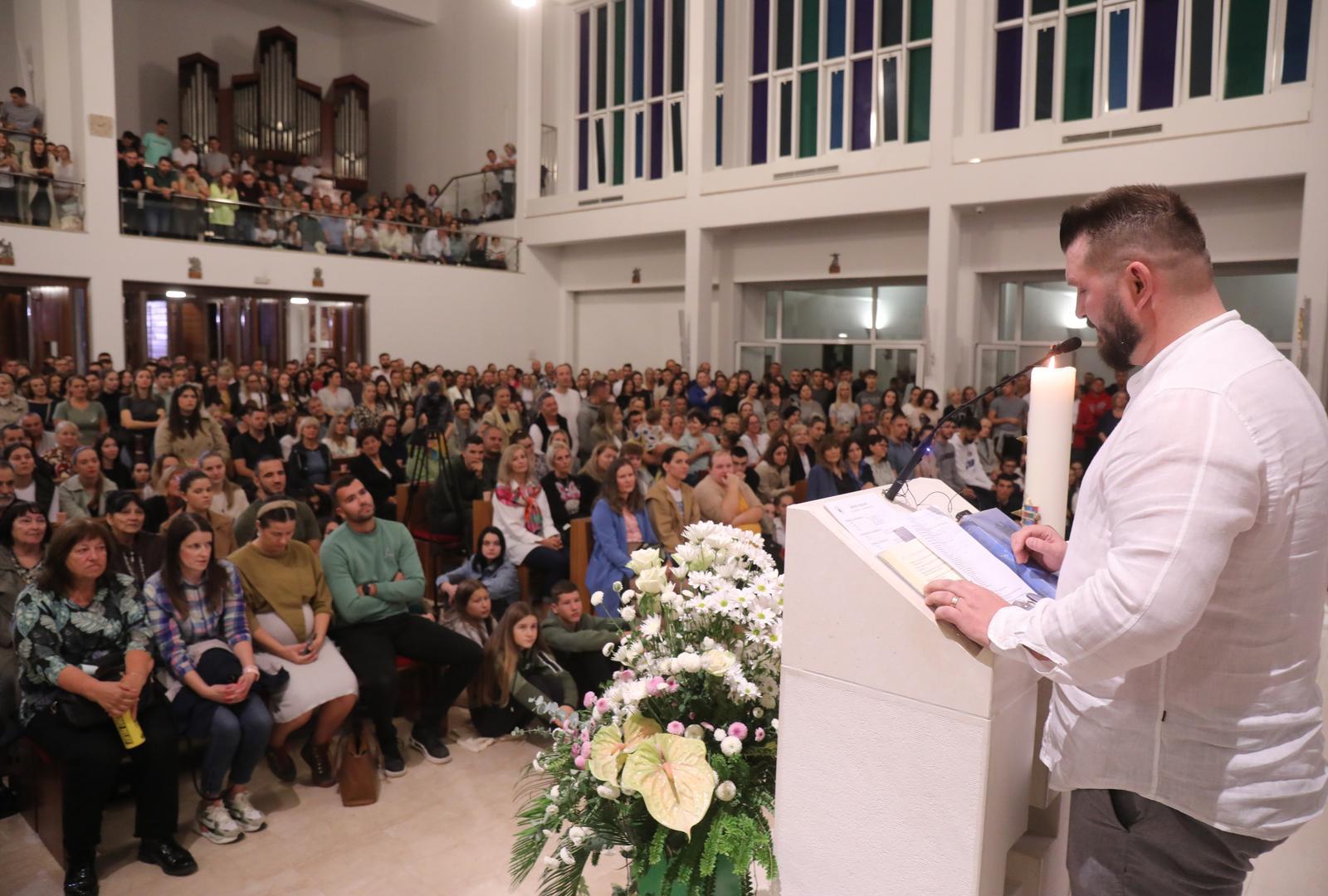 U Splitu je održano bdjenje pod nazivom "Holywin - Svetost pobjeđuje"