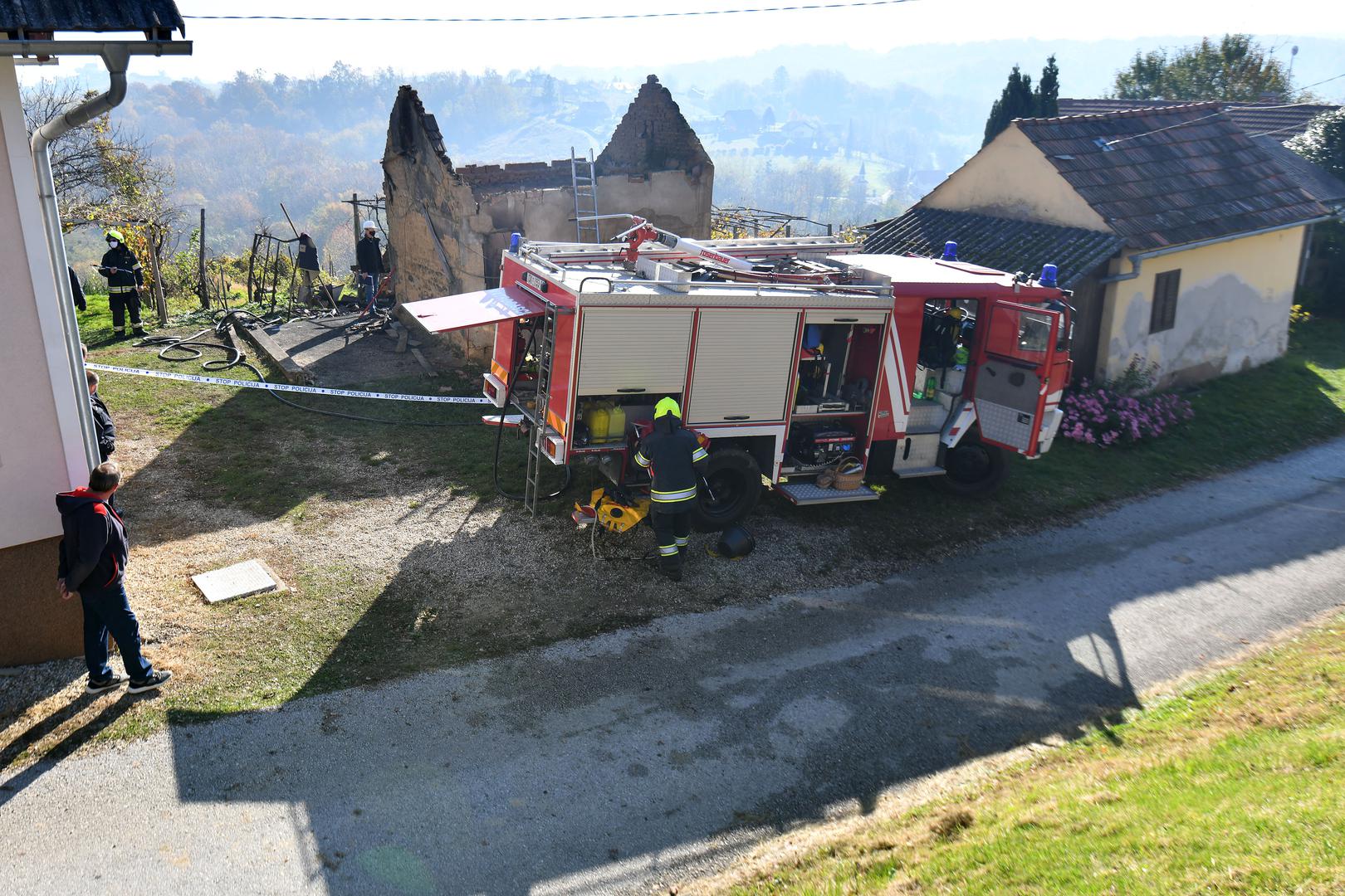 7.11.2020., Gradiscak- Nakon pozara zidane vikendice te urusenja krovista, pronadjen pougljeni les nepoznte muske osobe.
Photo: Vjeran Zganec Rogulja/PIXSELL