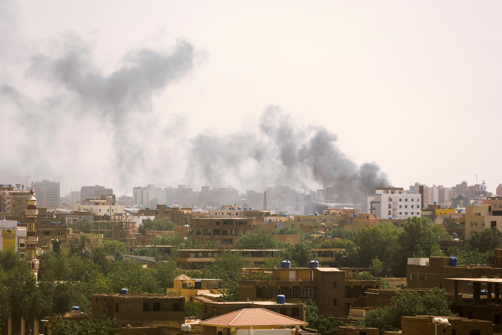 Smoke rises over buildings during clashes between the paramilitary Rapid Support Forces and the army in Khartoum, Sudan April 17, 2023. REUTERS/Stringer   NO RESALES. NO ARCHIVES Photo: Stringer/REUTERS