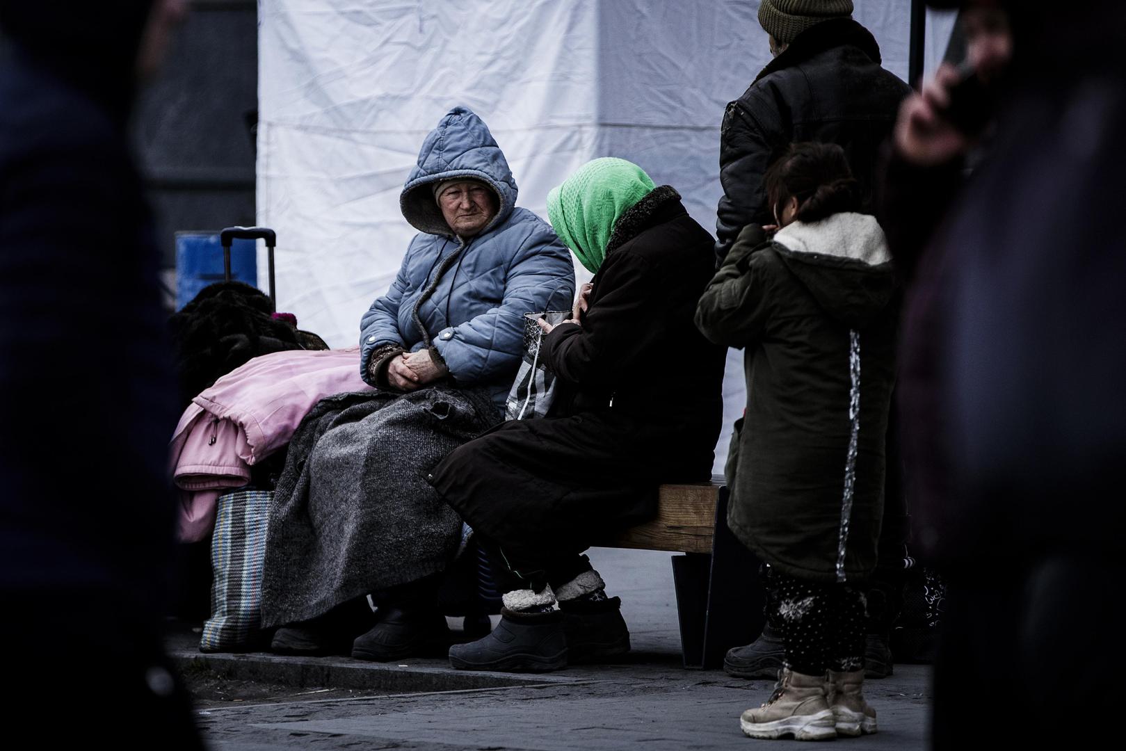 10.03.2022., Lavov, Ukrajina - Na glavnom zeljeznickom kolodvoru u Lvivu jos uvijek se nalazi veliki broj ljudi koji na velikoj hladnoci ceka svoju priliku za bijeg iz Ukrajine.
 Photo: Milan Sabic/PIXSELL