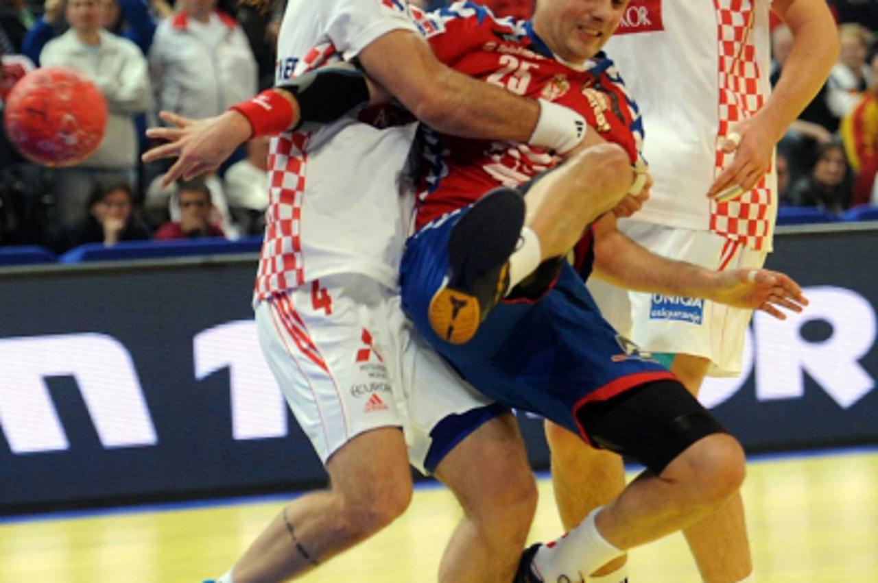 '27.01.2012., Arena, Beograd, Srbija - Polufinalna utakmica Europskog prvenstva u rukometu izmedju Srbije i Hrvatske. Ivano Balic, Dalibor Cutura, Jakov Gojun. Photo: HaloPix/PIXSELL'