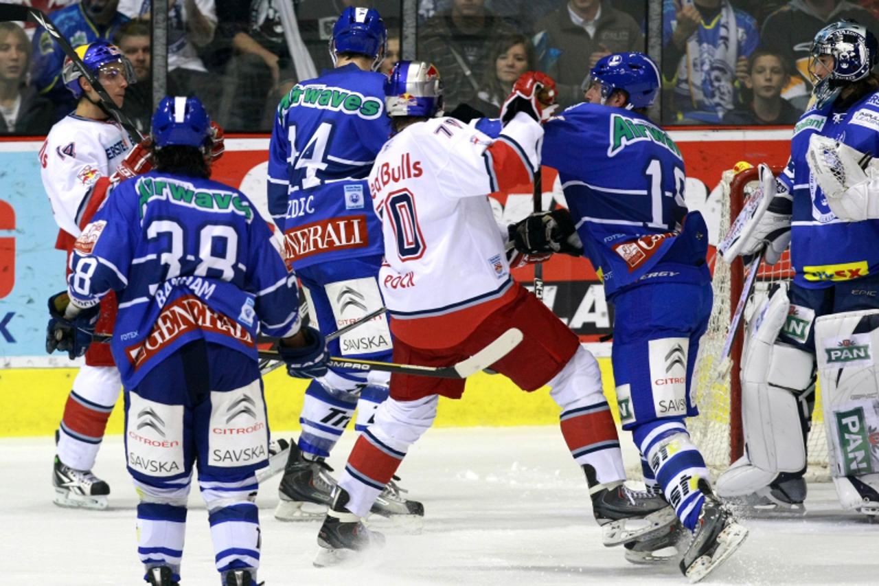 '07.11.2010., Dom sportova, Zagreb - Hokej na ledu, EBEL liga, HKL Medvescak - EC Red Bull Salzburg. Ryan Kinasewich-19. Photo: Sanjin Strukic/PIXSELL'