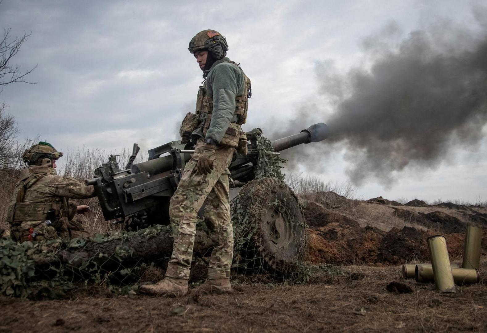 FILE PHOTO: Ukrainian service members fire a howitzer M119 at a front line, amid Russia's attack on Ukraine, near the city of Bakhmut, Ukraine March 10, 2023. REUTERS/Oleksandr Ratushniak/File Photo Photo: Stringer/REUTERS