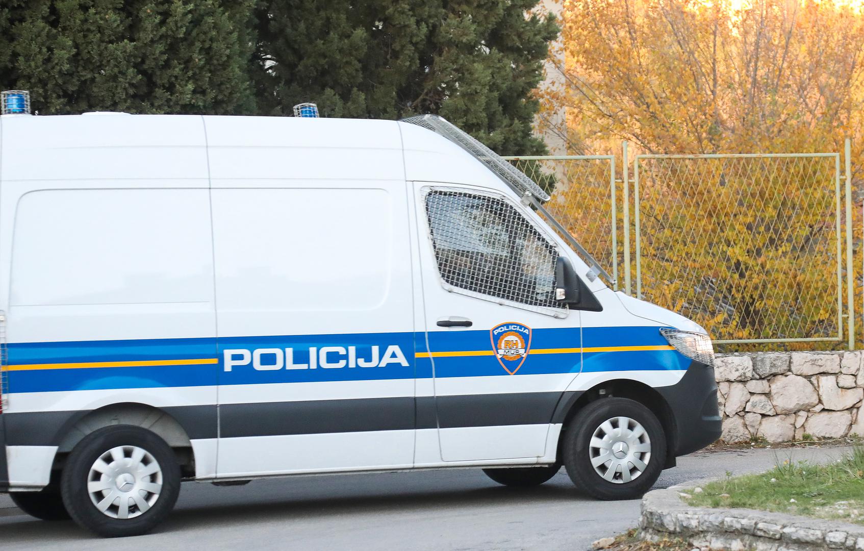 17.12.2023., Sibenik - U policijskom kombiju priveden je vozac koji je bio u bjegu nakon sto je sinoc u Tribunju pregazio djevojku (18) Photo: Dusko Jaramaz/PIXSELL