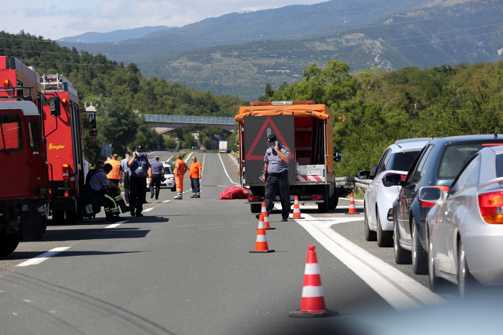 24.08.2020., Rijeka - Kamion cisterna prevrnula se na autocesti Rijeka - Zagreb kod benzinske crpke na Cavlima.
Photo: Goran Kovacic/PIXSELL