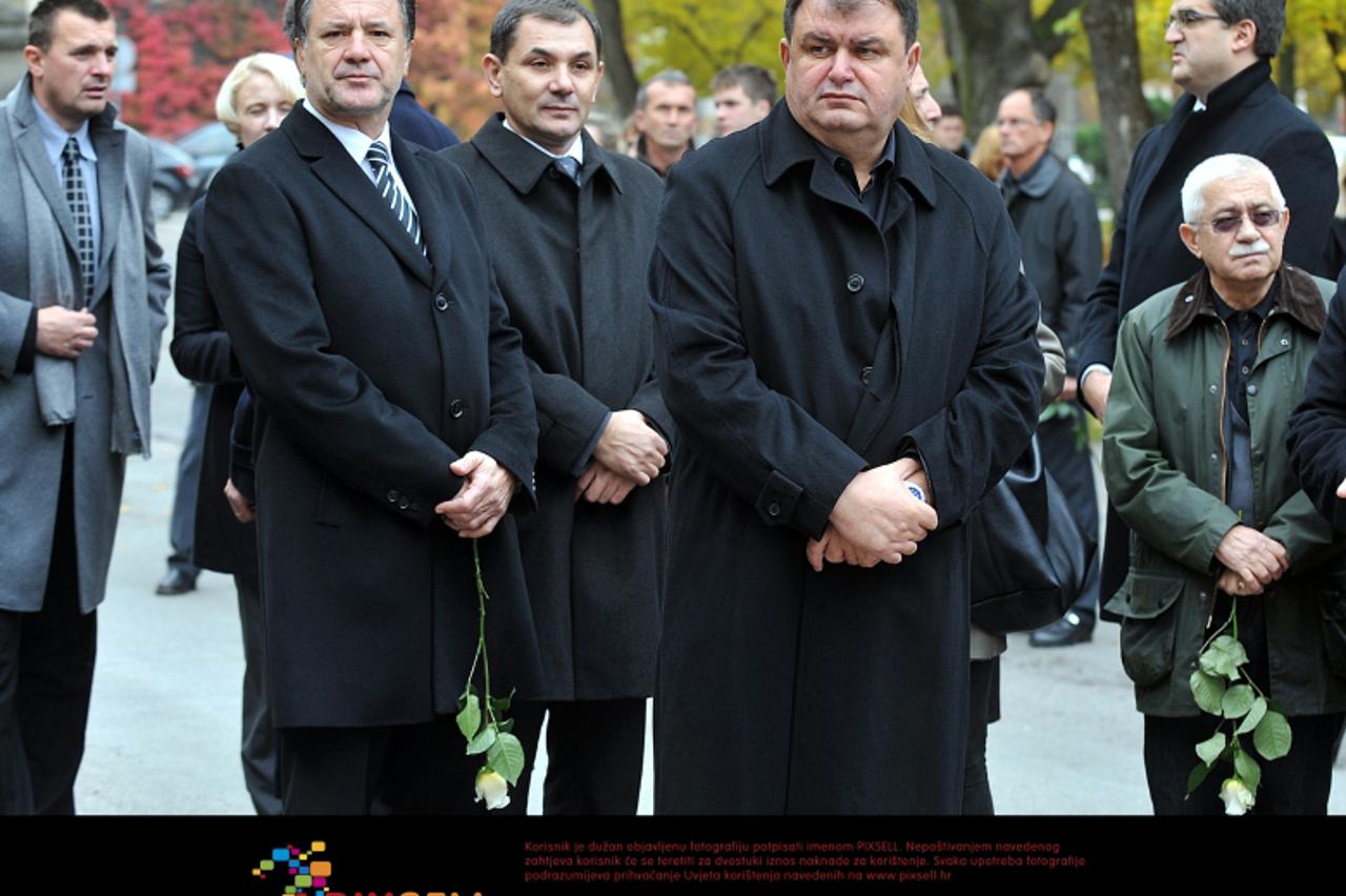 '03.11.2011., Zagreb - Posljednji ispracaj rukometnog velikana Iztoka Puca na groblju Mirogoj. Zdravko Mamic, Ivica Lovric, Zoran Gobac.  Photo: Goran Stanzl/PIXSELL'