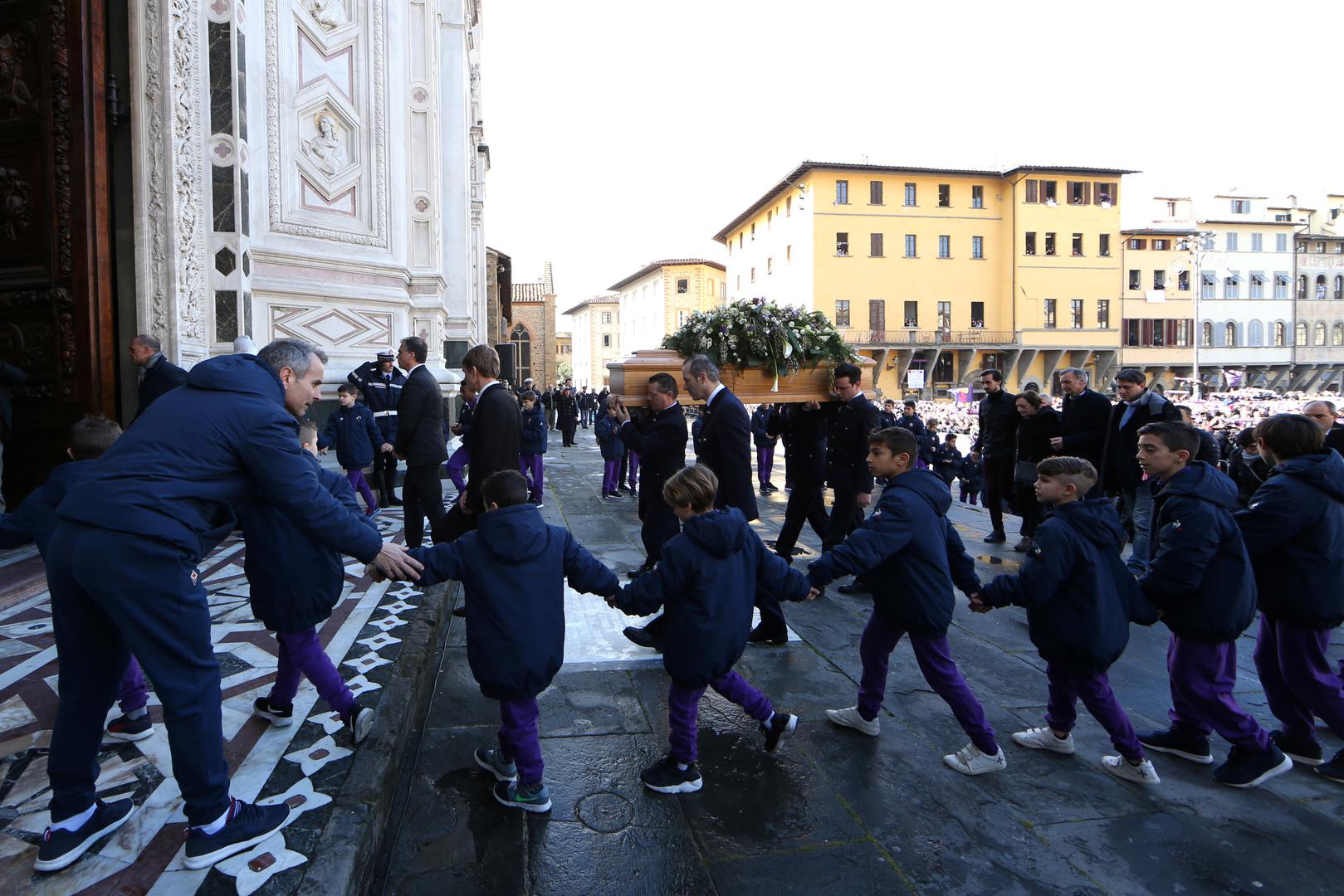 Okupili su se mnogi ljudi iz nogometnog svijeta - Bernardeschi, Totti, Chiesa, Giuseppe Rossi, Balzaretti, Matri, El Shaarawy, Perin, Florenzi, Bernardeschi, Carlos Sanchez...