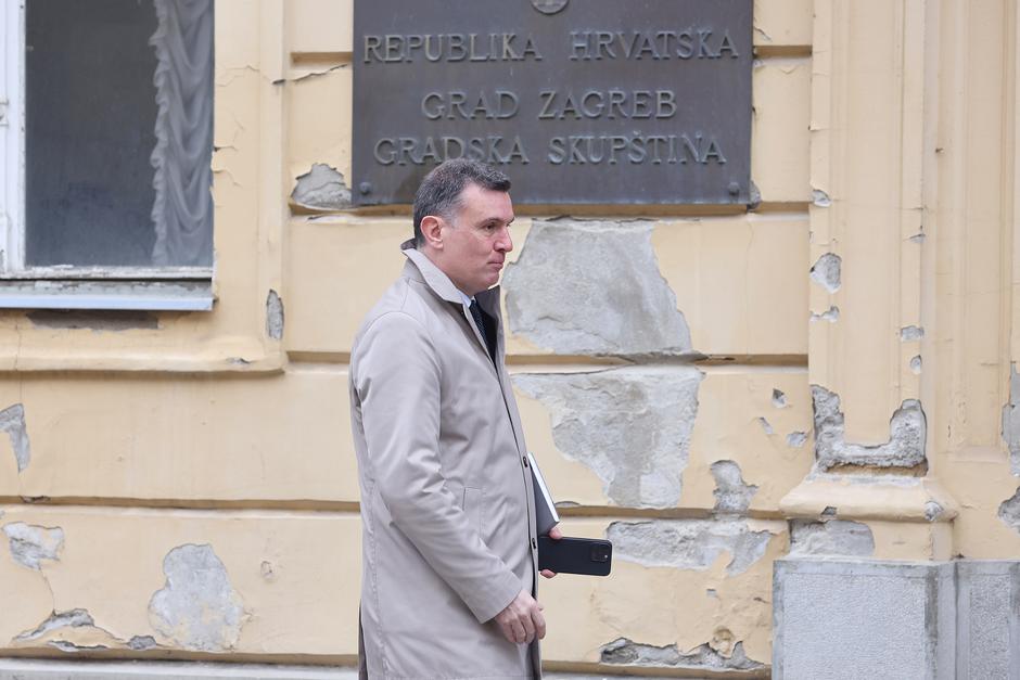 Zagreb: Dolazak zastupnika na sjednicu Gradske skupštine