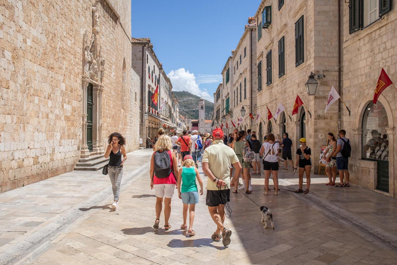 18.07.2020., Stara gradska jezgra, Dubrovnik - Turisti u gradu.
Photo: Grgo Jelavic/PIXSELL