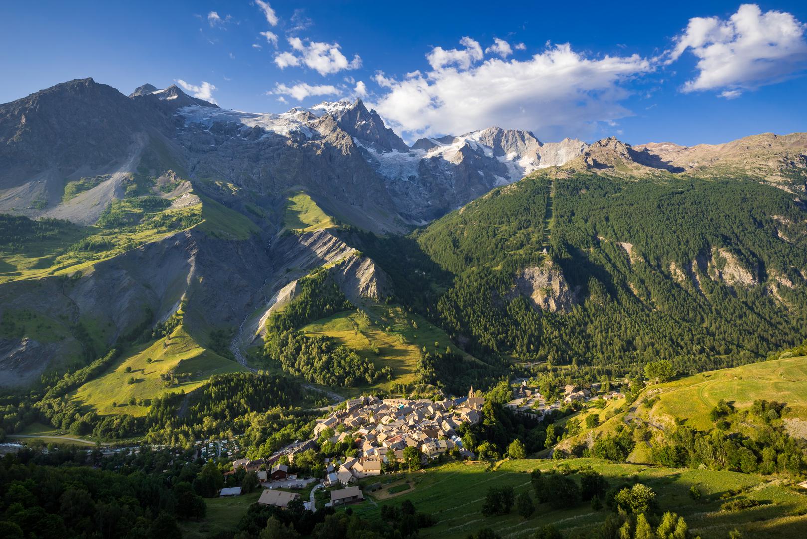 Prvih pet zaokružuje nacionalni park Ecrins u Francuskoj. Vijeće Europe je ovom parku dalo čast biti ‘Europski planinski park’, što je dokaz njegovih zapanjujućih alpskih krajolika i raznolikih ekosustava.