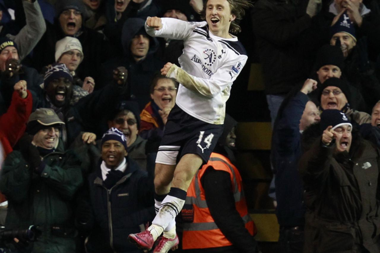 'Tottenham Hotspurs\' Luka Modric celebrates his goal against Liverpool during their English Premier League soccer match at White Hart Lane in London November 28, 2010.    REUTERS/Eddie Keogh (BRITAIN