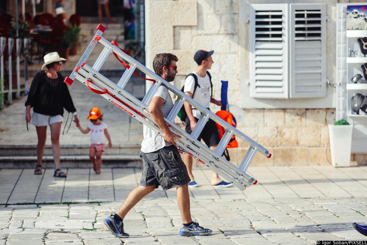 Hvar: Turisti se zabavljali na after partyju u Carpe Diem Baru