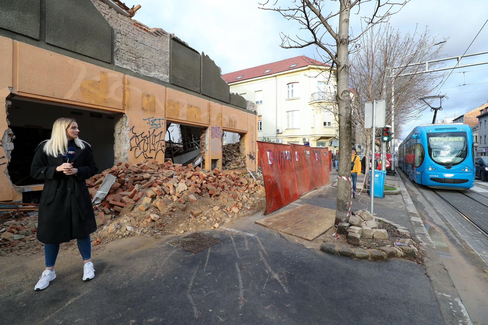 12.02.2024., Zagreb - Prilikom rusenja kuce u Maksimirskoj 17, jedan zid nekontrolirano je pao na plocnik. Photo: Jurica Galoic/PIXSELL