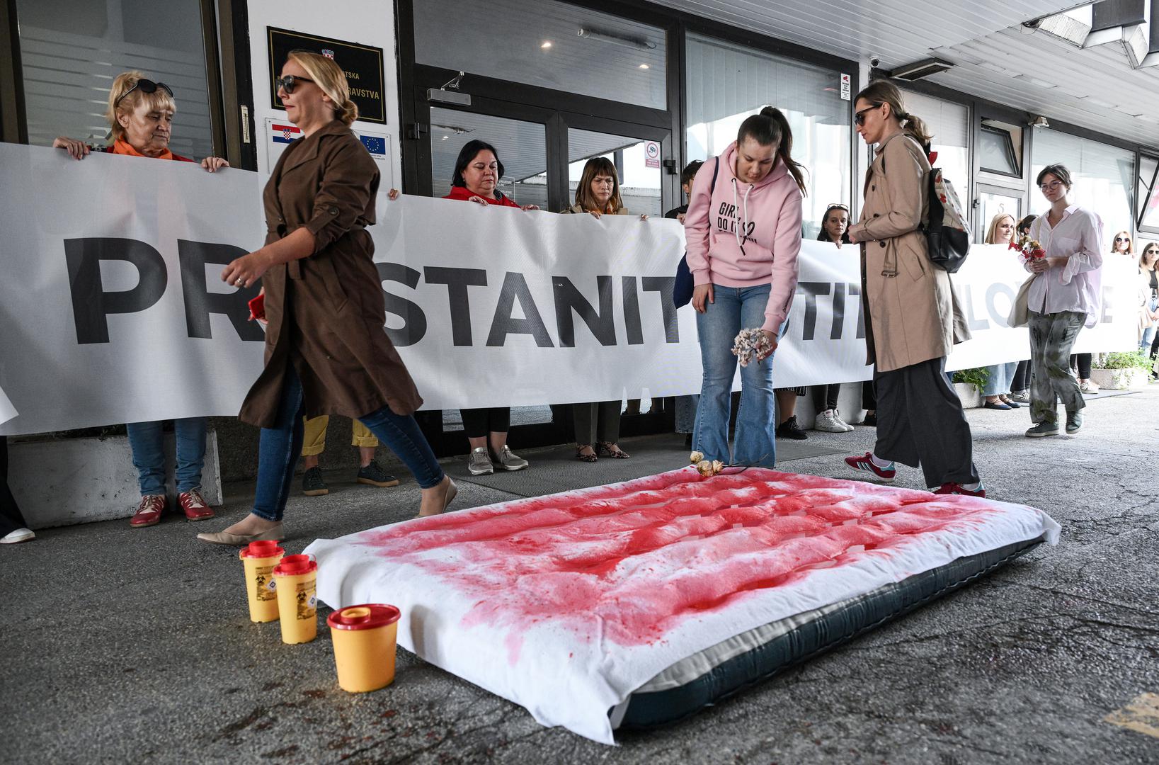 Smatraju da na svaki prijavljeni slučaj dolaze deseci neprijavljenih, dodavši da se ove godine bilježi velik porast u broju bilo koje vrste nasilja nad ženama, a posebno femicida kojih je bilo 13.  