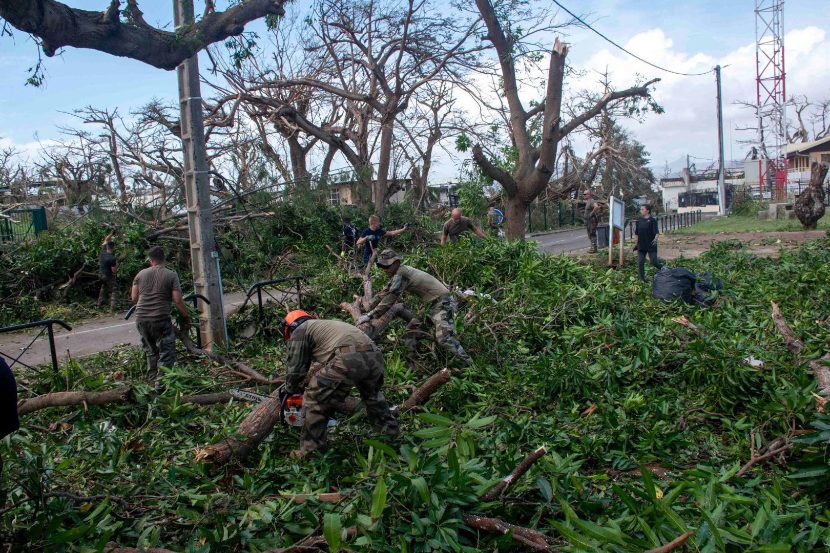 Army personnel work in the aftermath of Cyclone Chido, in Mayotte, France, December 16, 2024. Etat-major des armees/Handout via REUTERS    THIS IMAGE HAS BEEN SUPPLIED BY A THIRD PARTY. NO RESALES. NO ARCHIVES. Photo: ETAT-MAJOR DES ARMEES/REUTERS